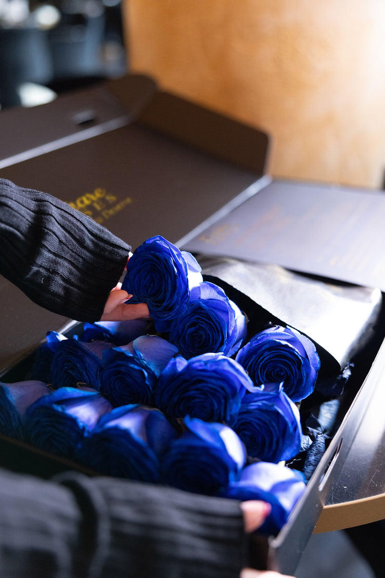 Luxury Fresh Blue Roses UK - Signature Blue Rose Box