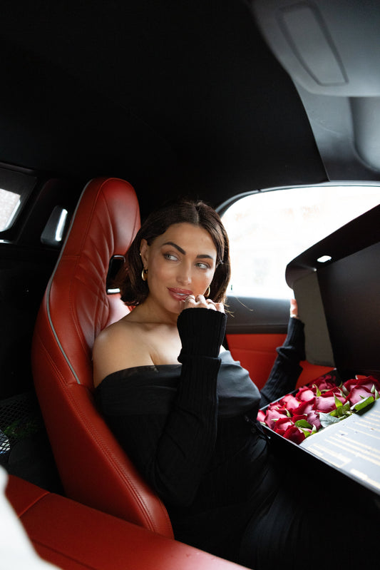 Fresh Ecuadorian roses in Lunare Roses signature box